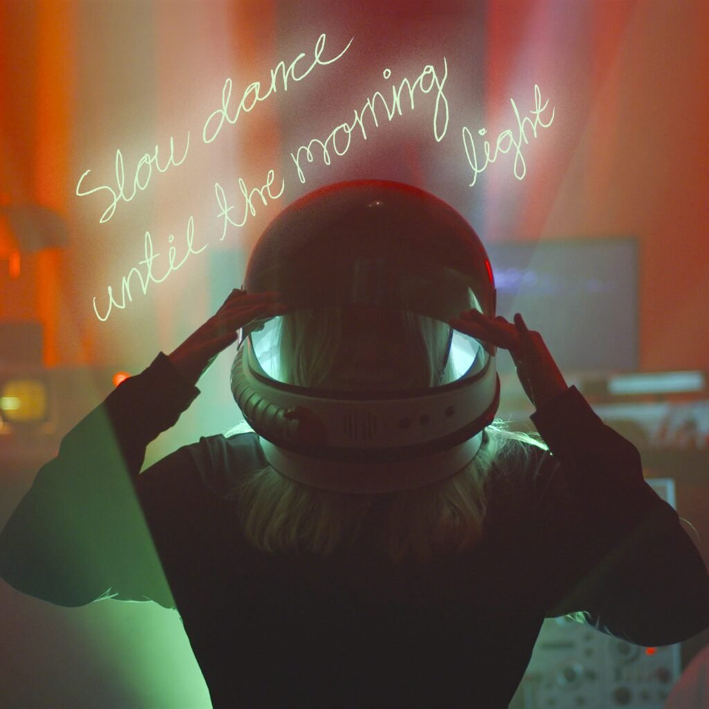 «Slow Dance Until the Morning Light», nuevo single de «TOVE»