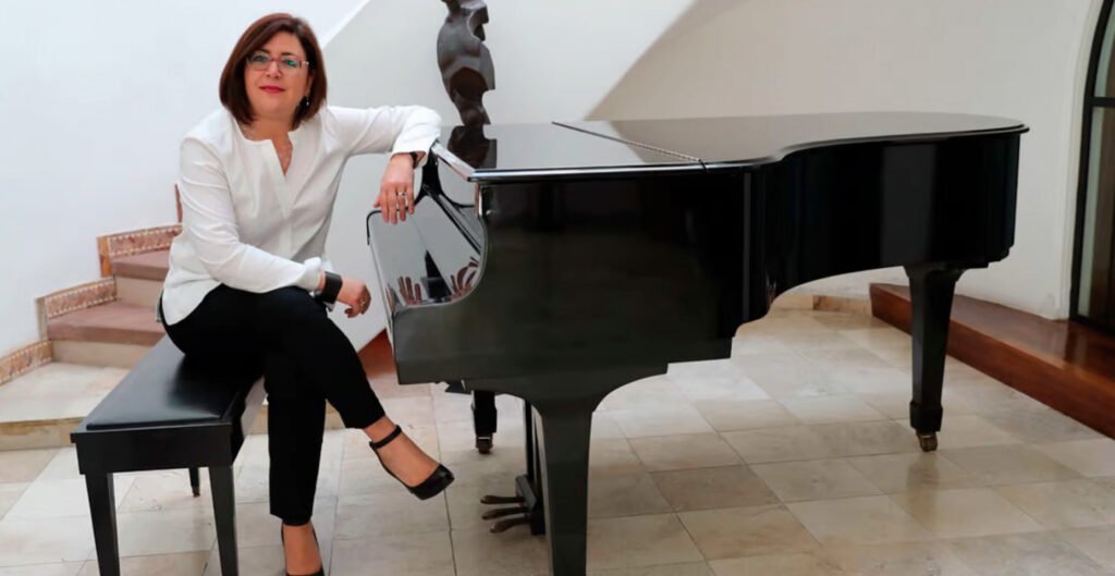 La compositora Gabriela Ortiz al Colegio Nacional