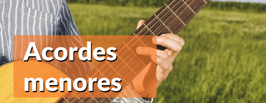 Acordes menores en guitarra en distintas posiciones